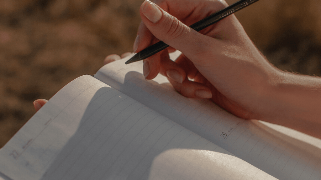 A Christmas art prompt | Art Therapy with Kimberly